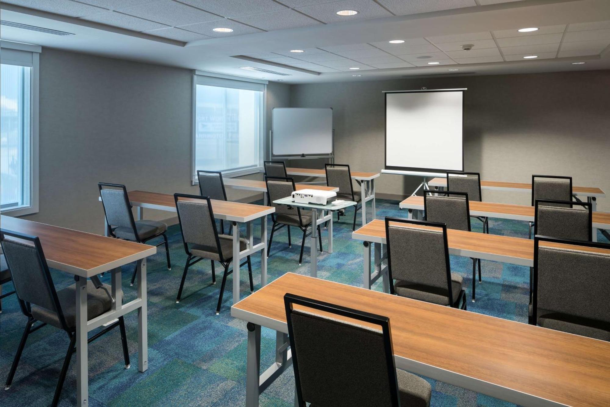 Home2 Suites By Hilton Fort Worth Cultural District Bagian luar foto